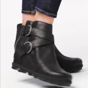 SOREL JOAN OF ARTIC II WEDGE BOOTIES Size: